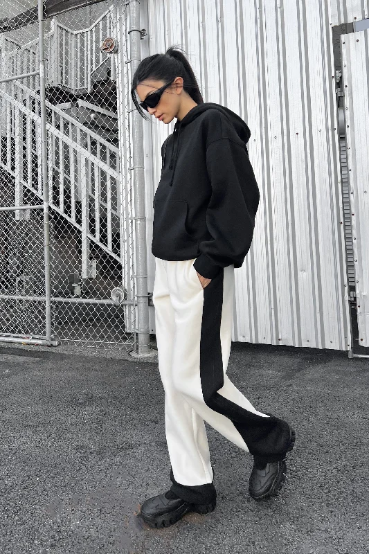 SWEATPANT WITH SEAM DETAIL